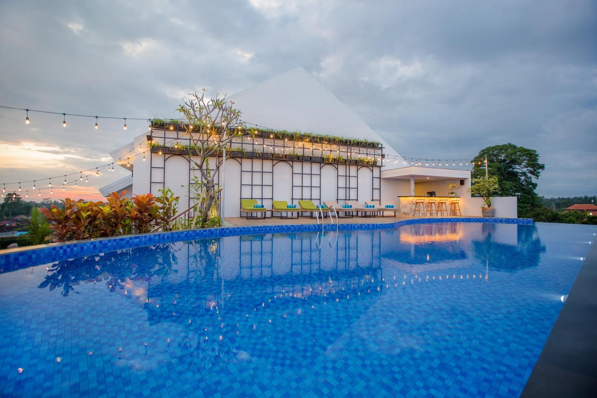 Rv Hotel Gianyar Gianyar  Exterior photo